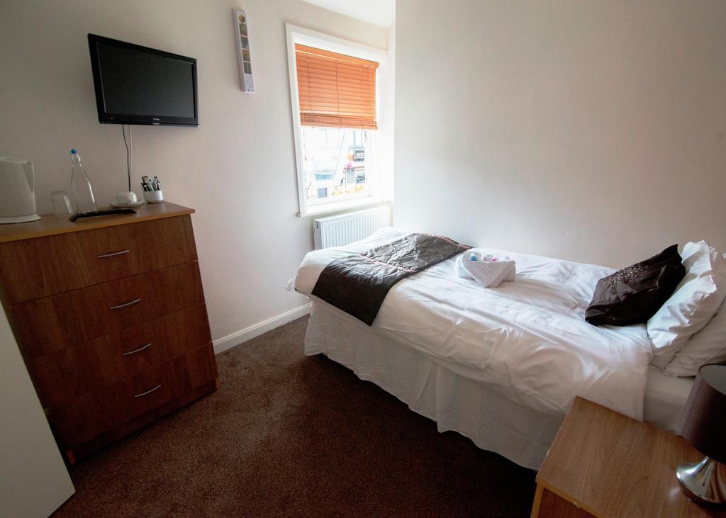 Three Bridges B & B - Gatwick Crawley  Room photo